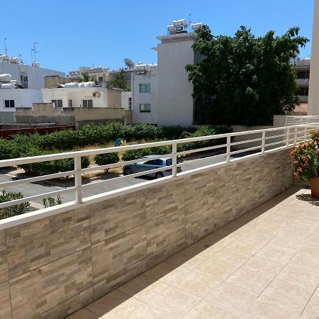 Holiday City Center Apartment Ларнака Екстериор снимка