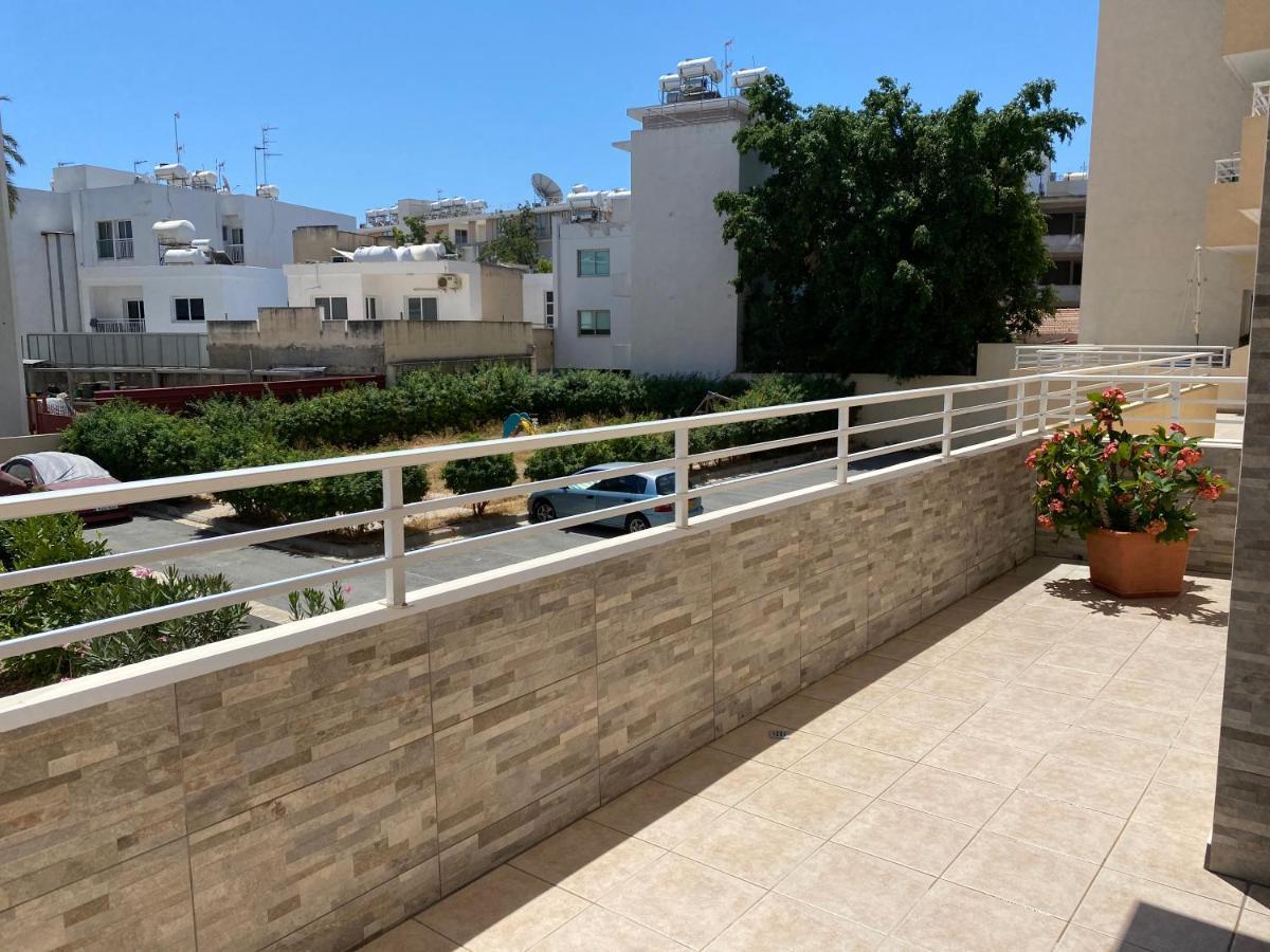 Holiday City Center Apartment Ларнака Екстериор снимка