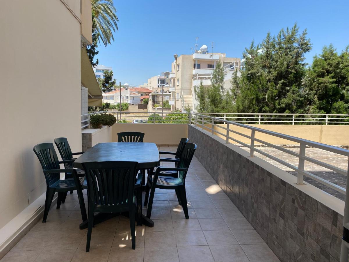 Holiday City Center Apartment Ларнака Екстериор снимка