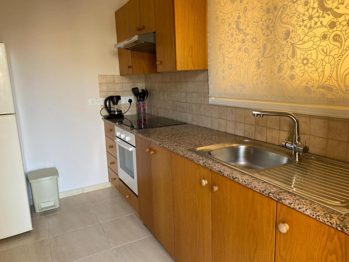 Holiday City Center Apartment Ларнака Екстериор снимка