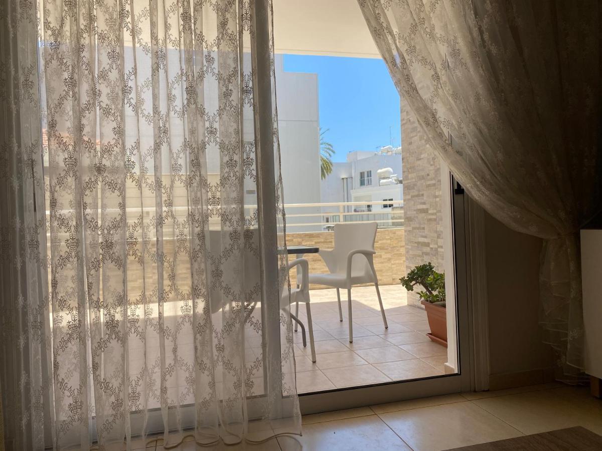 Holiday City Center Apartment Ларнака Екстериор снимка