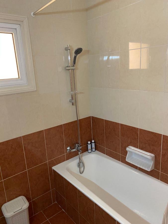 Holiday City Center Apartment Ларнака Екстериор снимка
