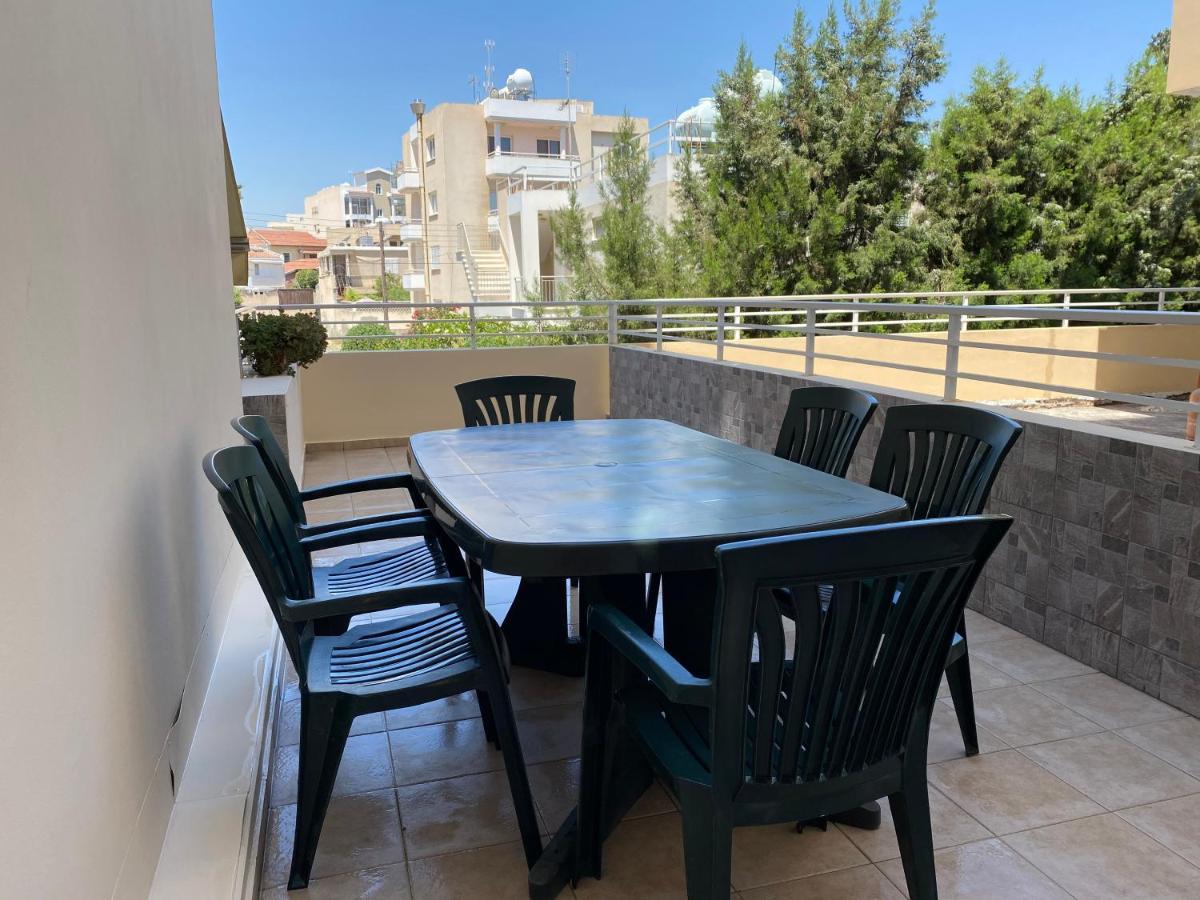 Holiday City Center Apartment Ларнака Екстериор снимка