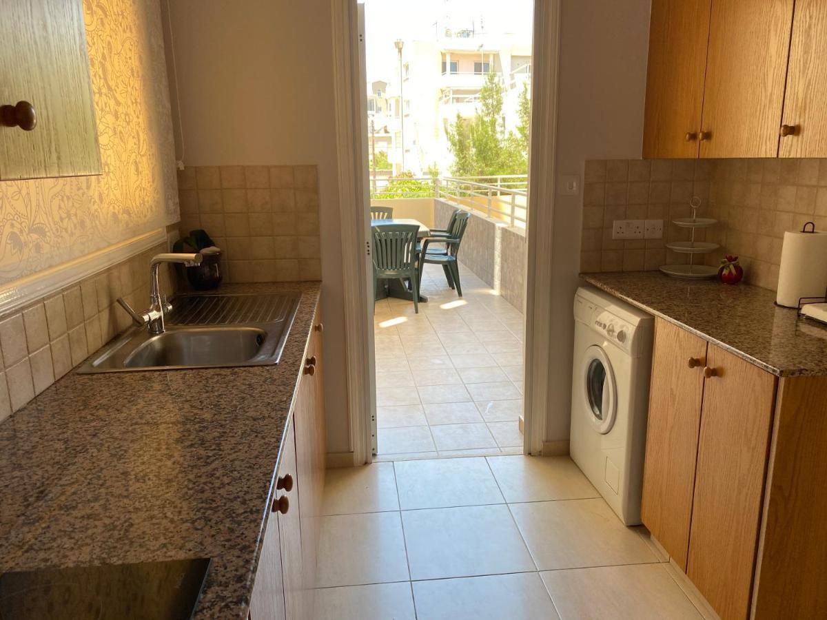 Holiday City Center Apartment Ларнака Екстериор снимка