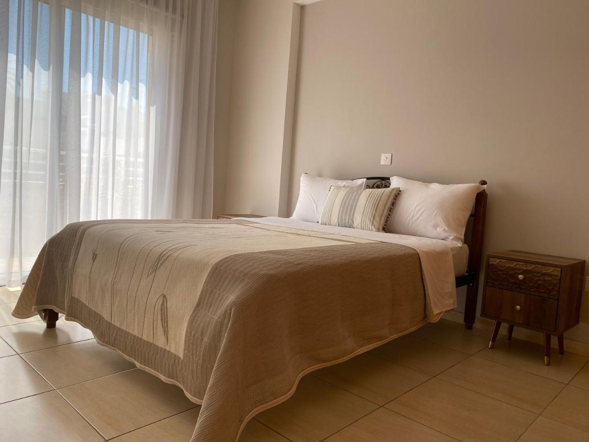 Holiday City Center Apartment Ларнака Екстериор снимка